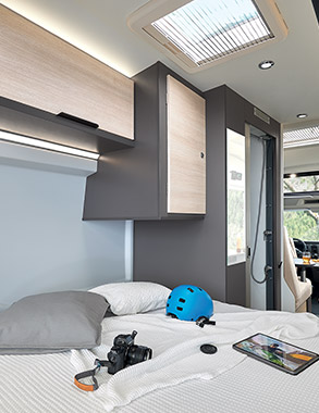 Campervan Dreamer D51 ADDICT - Schlafzimmer